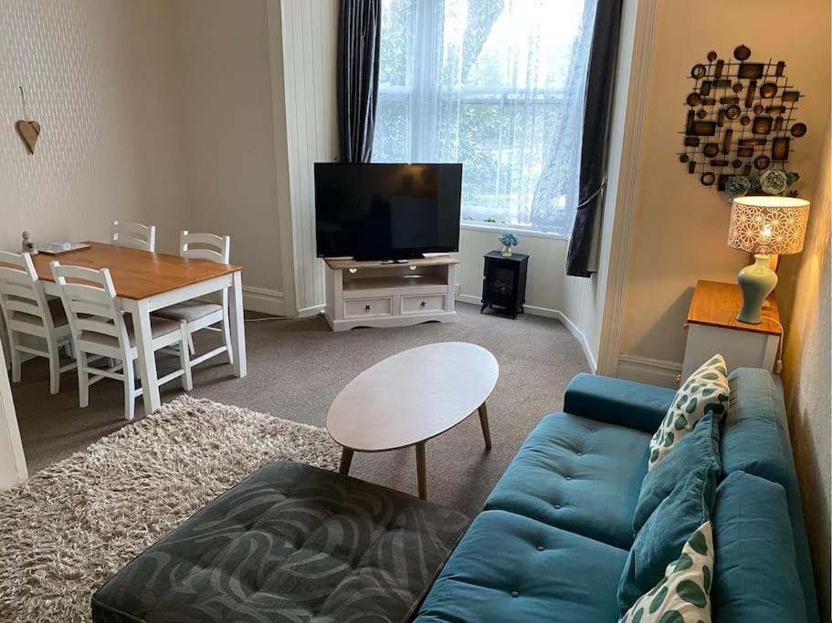 Spacious 1 Bedroom Near Seafront