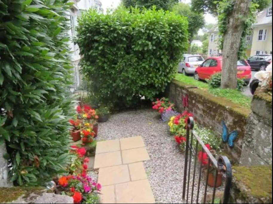 Spacious 1 Bedroom Near Seafront Appartamento *